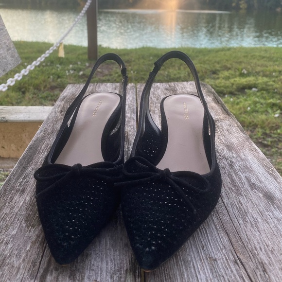 ANN TAYLOR Black Suede Pointy Shoes - Picture 2 of 5